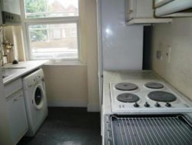 			2 Bedroom, 1 bath, 1 reception Flat			 Brondesbury Villas, QUEENS PARK